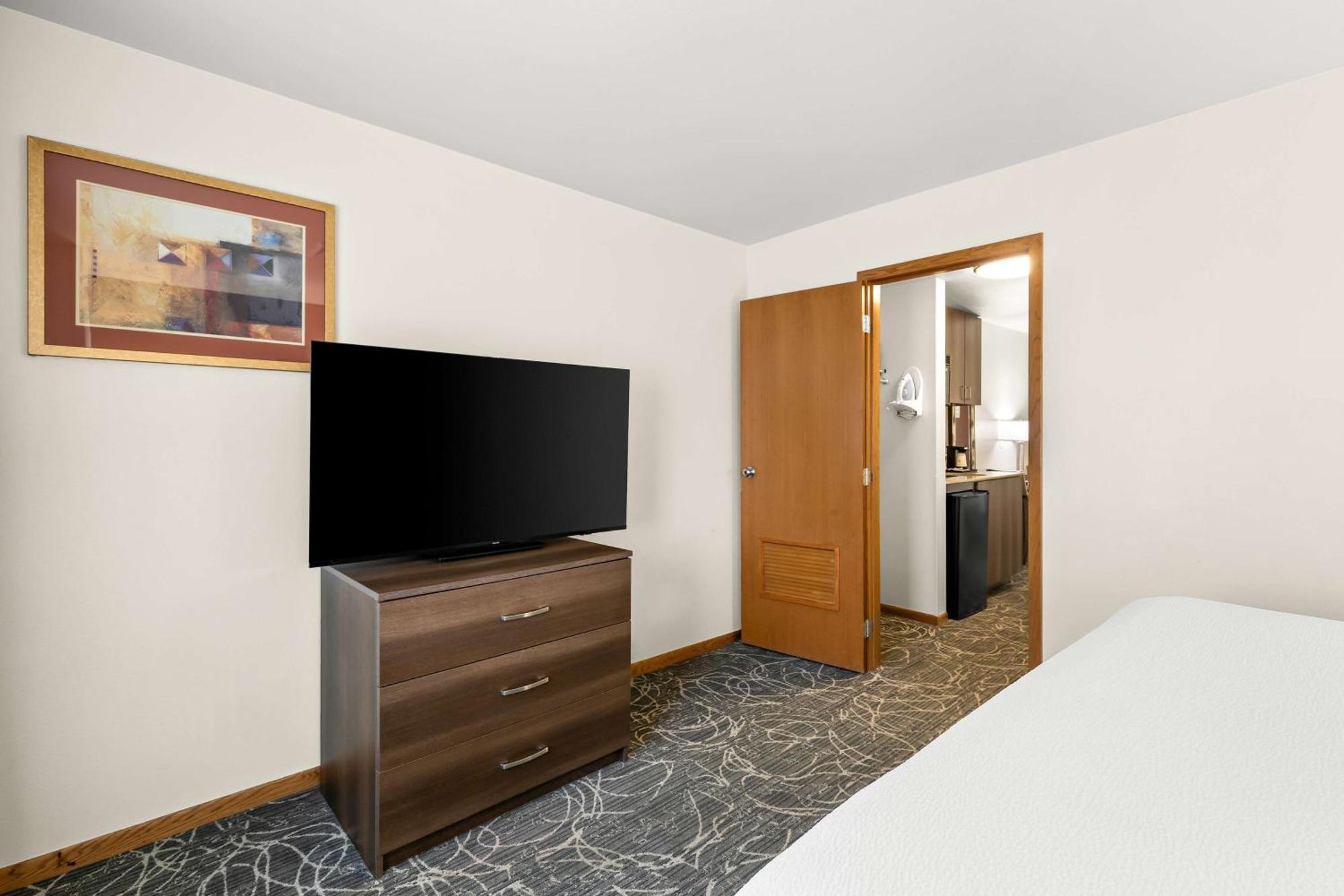 Best Western West Towne Suites Madison Bagian luar foto