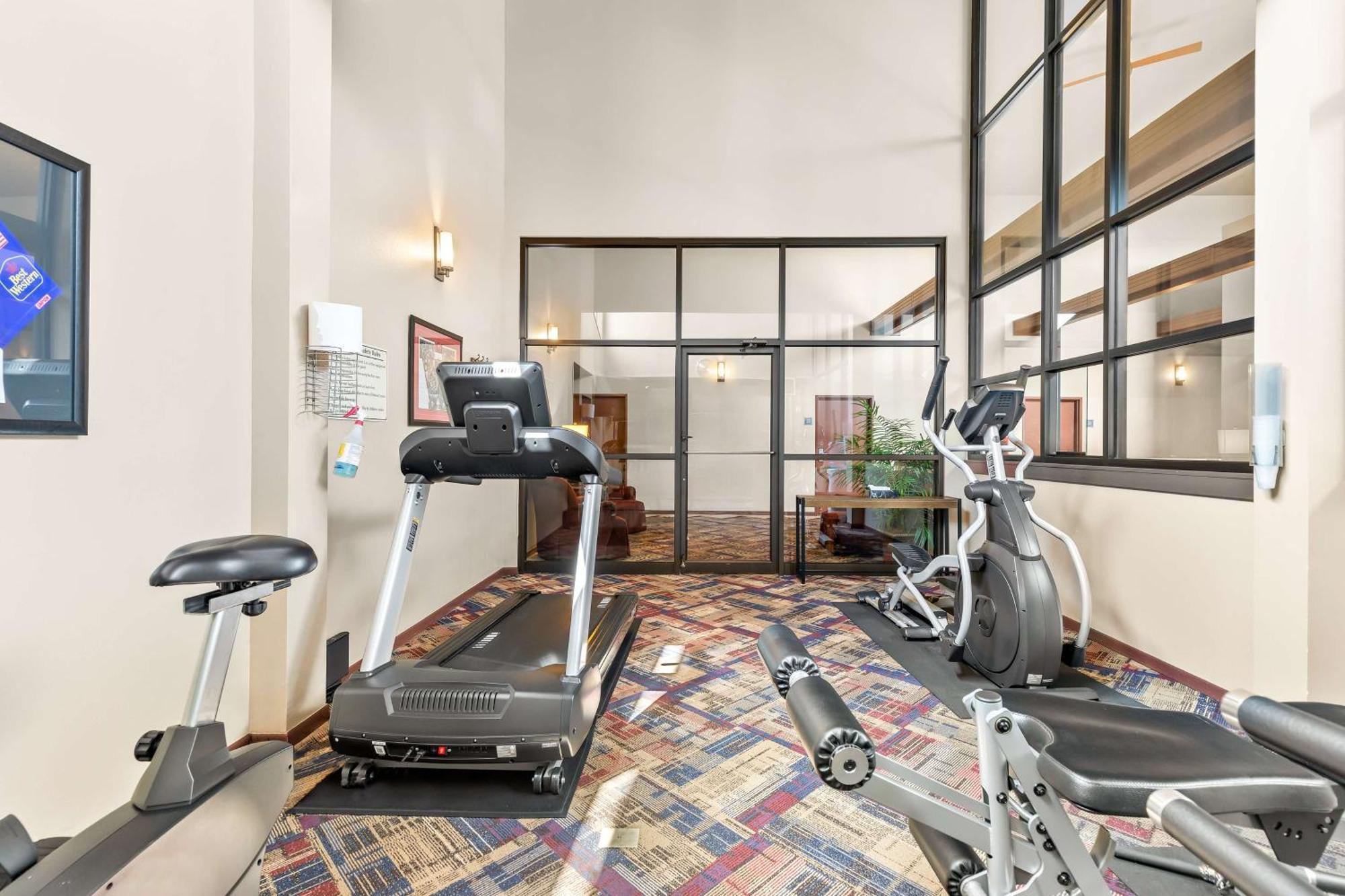 Best Western West Towne Suites Madison Bagian luar foto