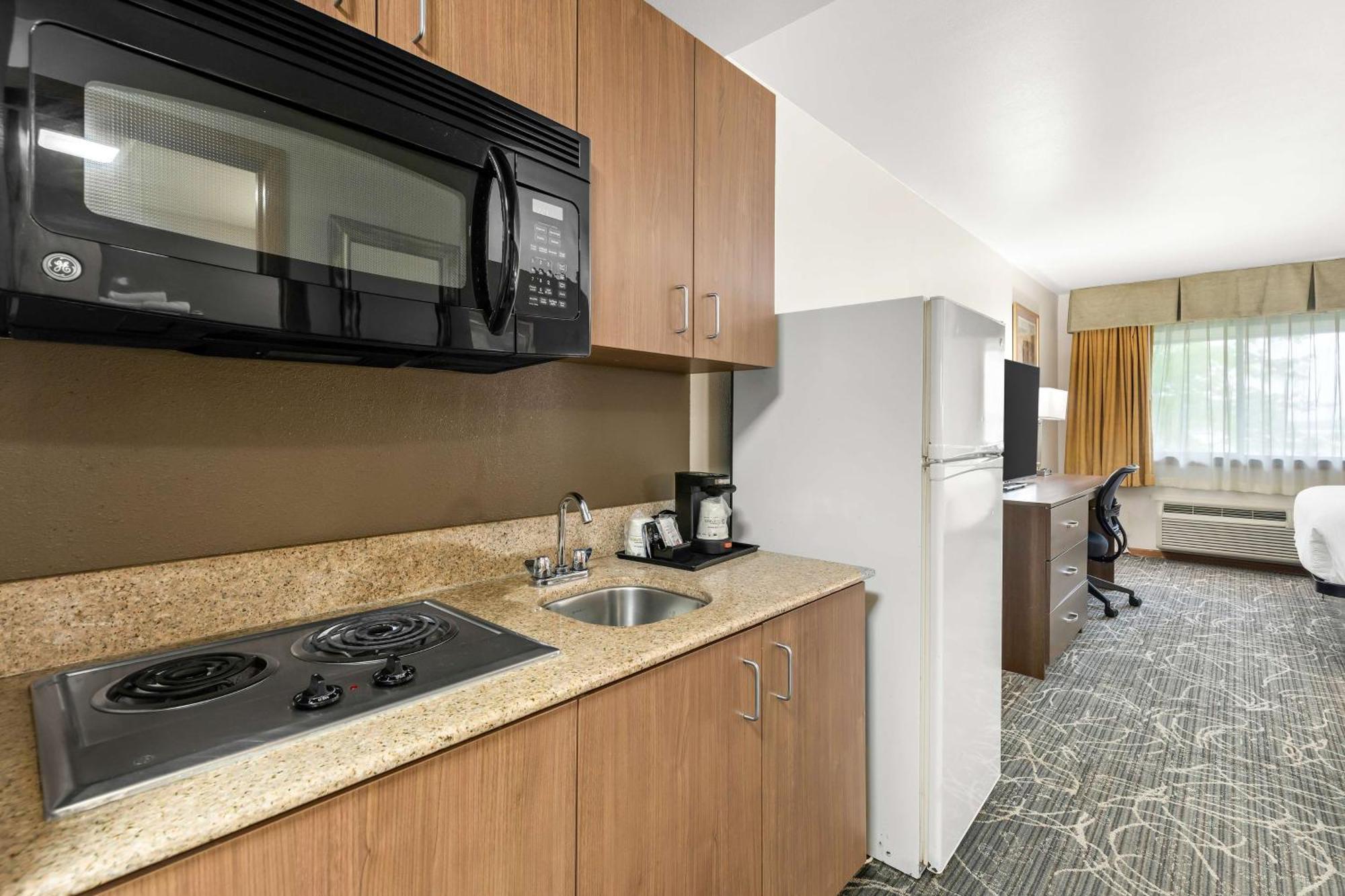 Best Western West Towne Suites Madison Bagian luar foto