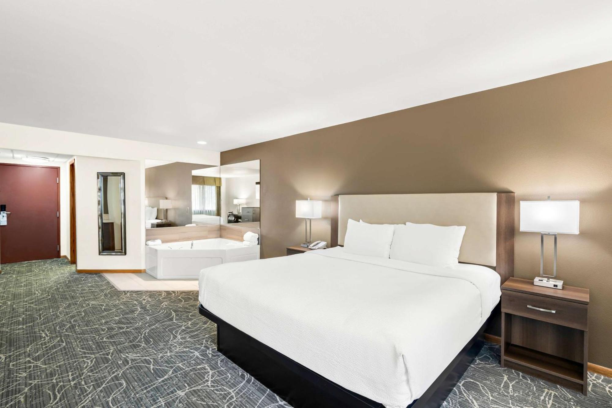Best Western West Towne Suites Madison Bagian luar foto