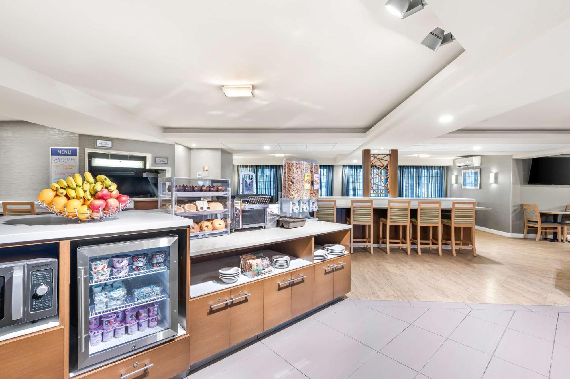 Best Western West Towne Suites Madison Bagian luar foto